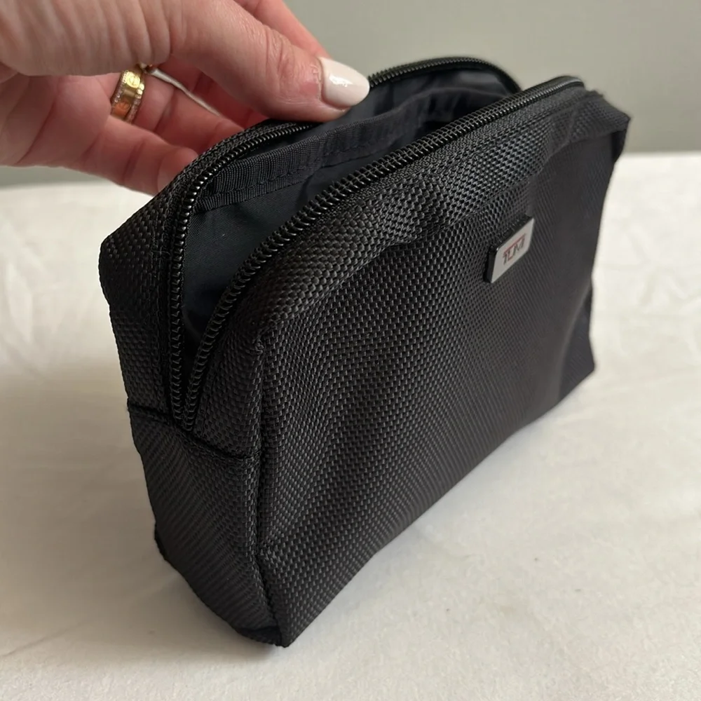 New without tags Tumi nylon small zip pouch